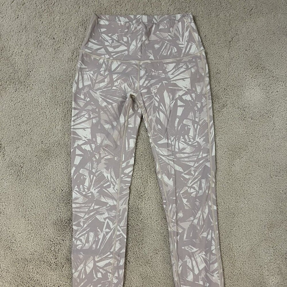Lululemon Wunder Under Luxtreme Pink Lilac White Print Size 6